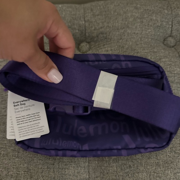 Lululemon Everywhere Belt Bag 1L Wobbley Wordmark Atomic Purple Petrol NWT - Picture 5 of 7